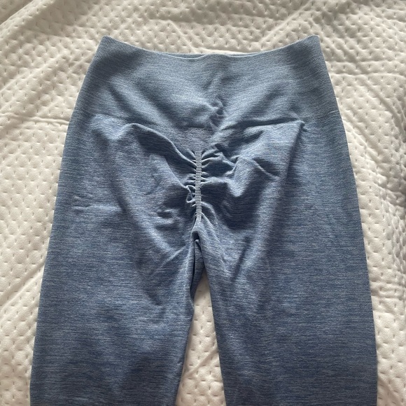 🤍Blue gym leggings with butt scrunch - Picture 2 of 3